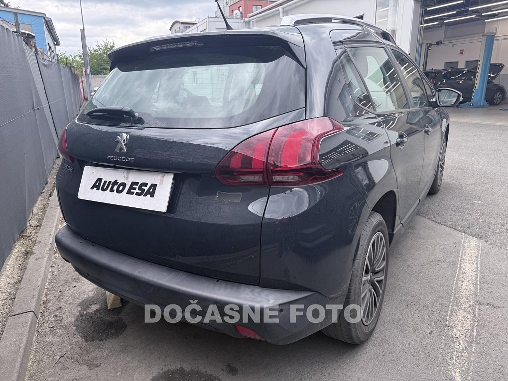 Peugeot 2008 1.2 i 