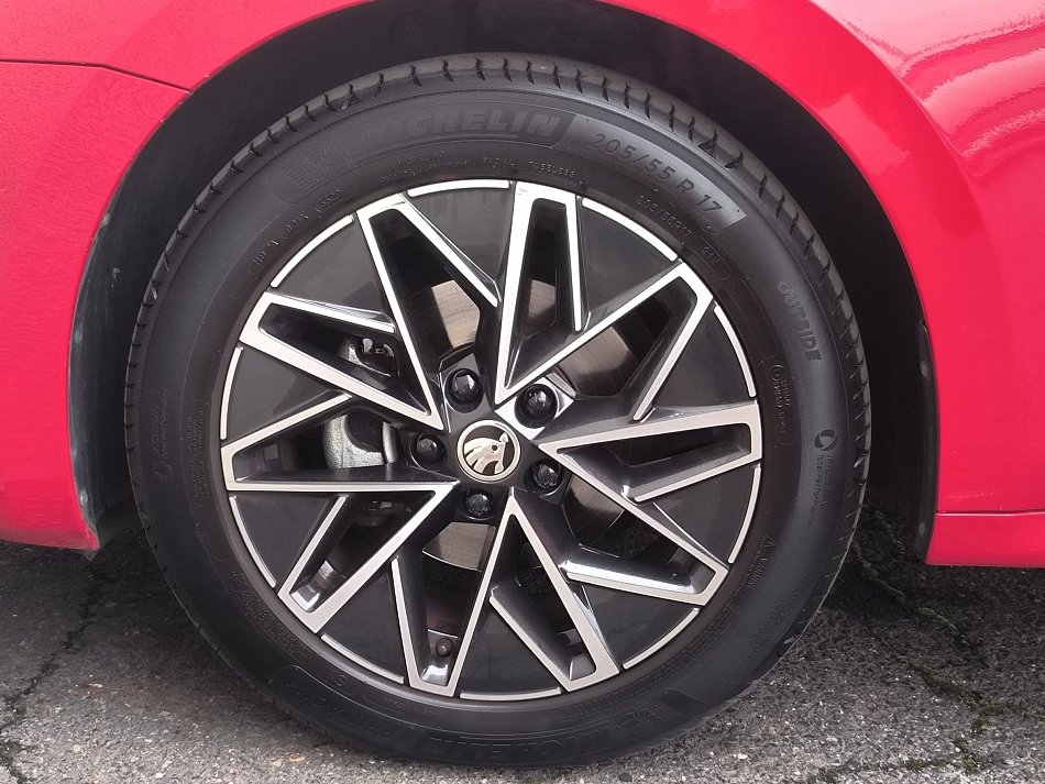 Škoda Octavia IV 1.5 TSI 