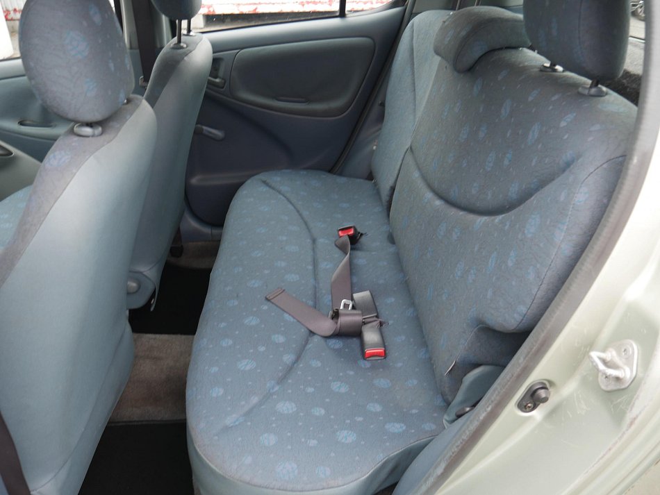 Toyota Yaris 1.0i 