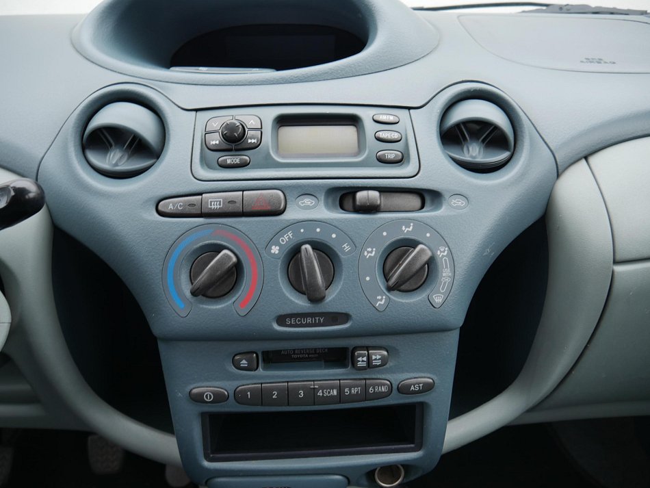 Toyota Yaris 1.0i 
