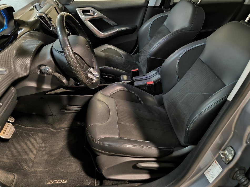 Peugeot 2008 1.2 PT Crossway