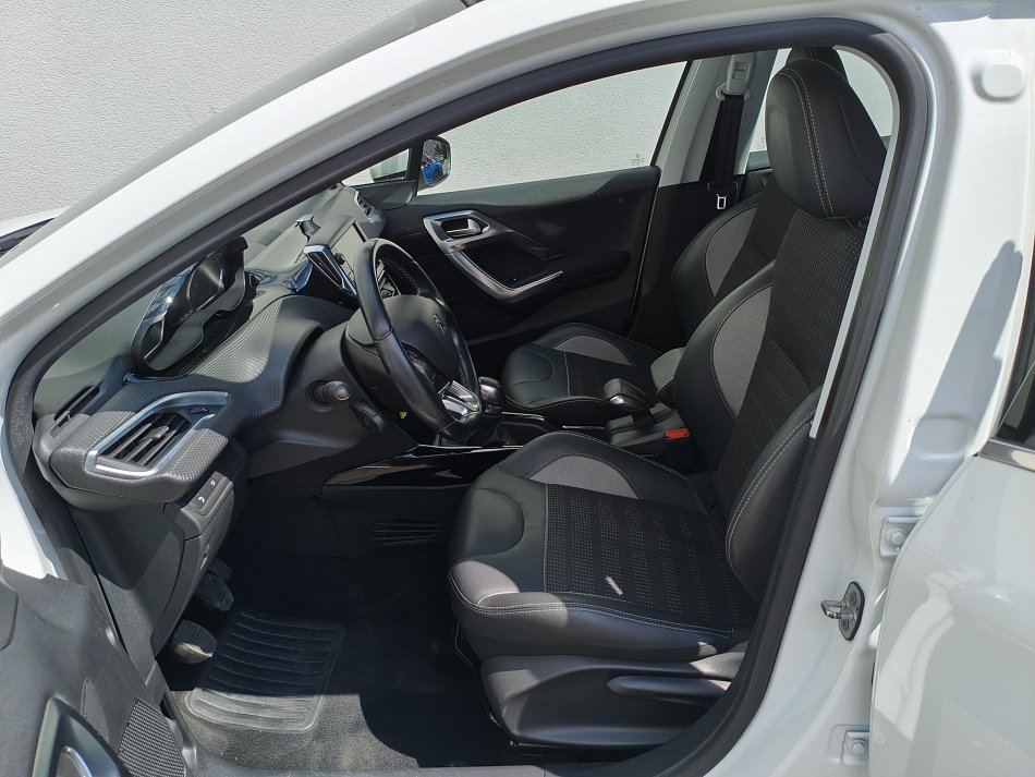 Peugeot 2008 1.2 PT Crossway