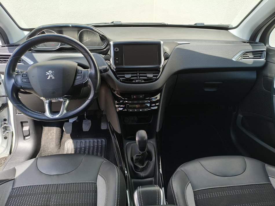 Peugeot 2008 1.2 PT Crossway