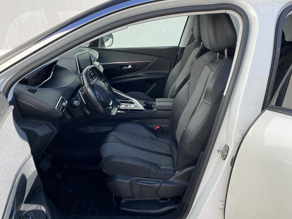 Peugeot 3008 1.2PT Allure