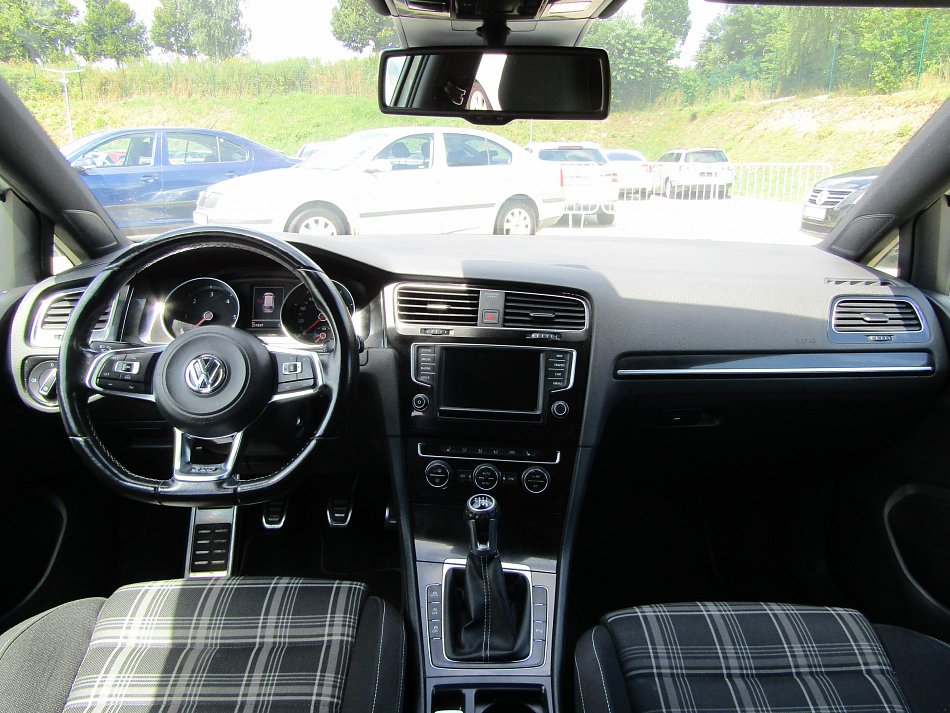Volkswagen Golf 2.0 TDi 