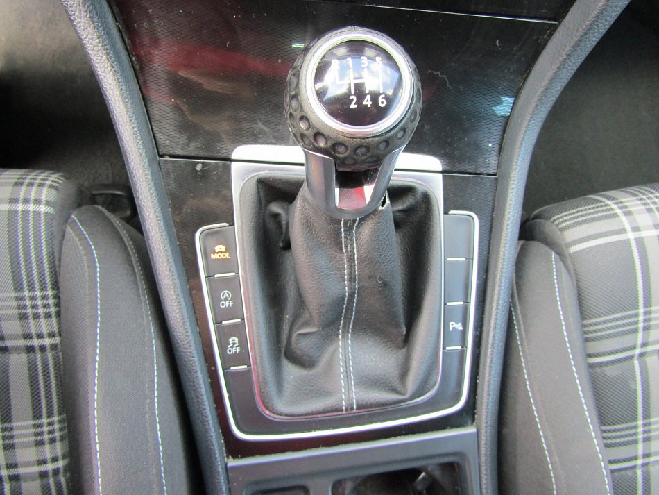 Volkswagen Golf 2.0 TDi 