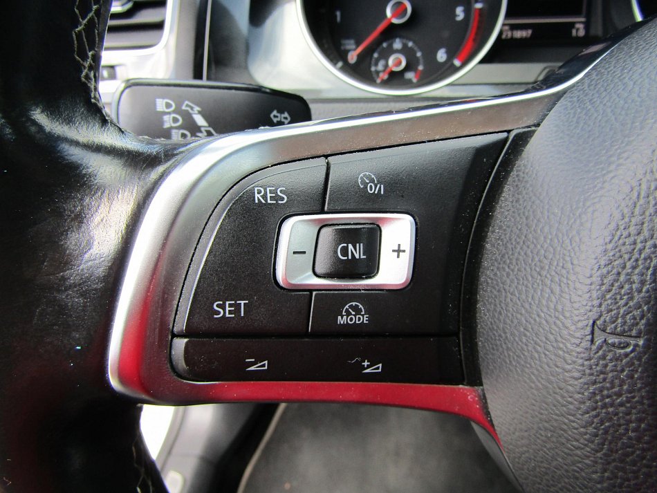 Volkswagen Golf 2.0 TDi 