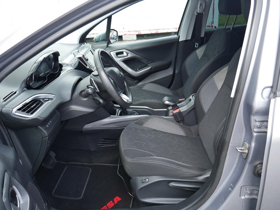 Peugeot 2008 1.2 PT Access