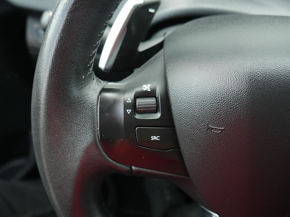 Peugeot 2008 1.2 PT Access