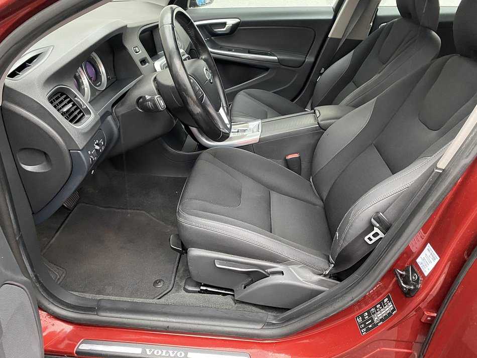 Volvo V60 2.4 D5 Momentum