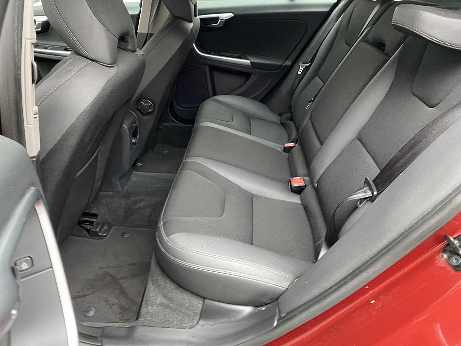 Volvo V60 2.4 D5 Momentum