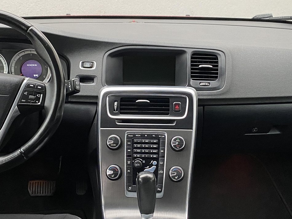 Volvo V60 2.4 D5 Momentum