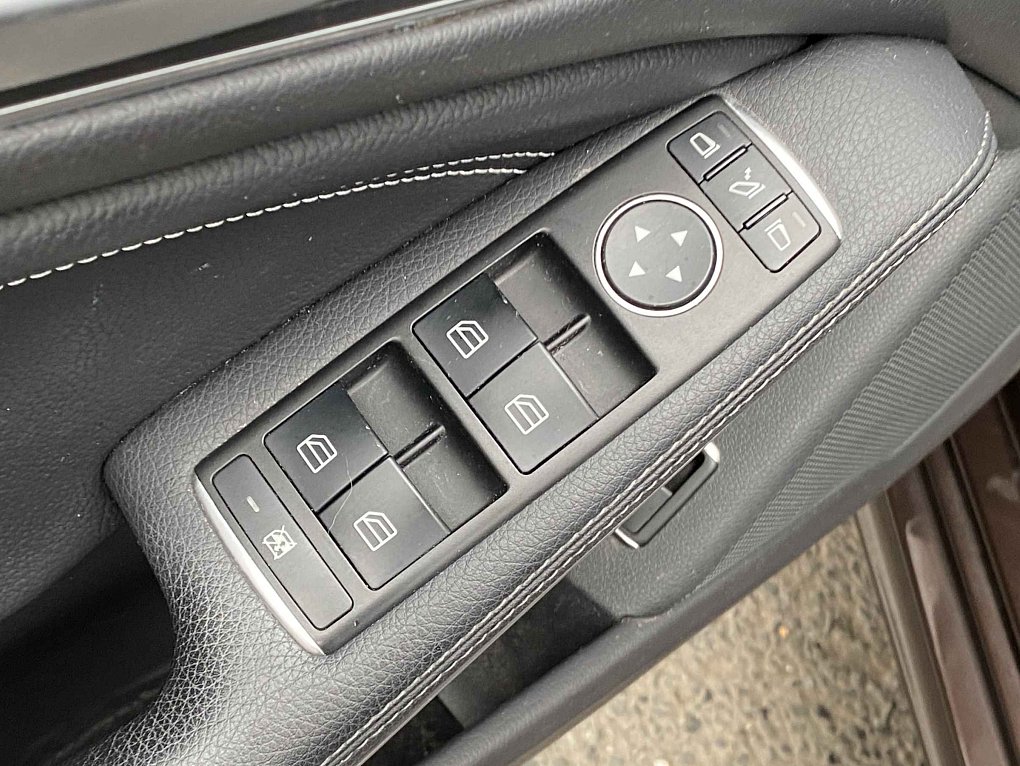 Mercedes-Benz CLA 1.6T  CLA 200