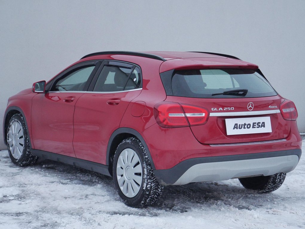 Mercedes-Benz GLA 2.0i  GLA 250  4Matic
