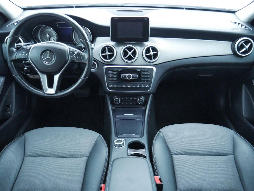 Mercedes-Benz GLA 2.0i  GLA 250  4Matic
