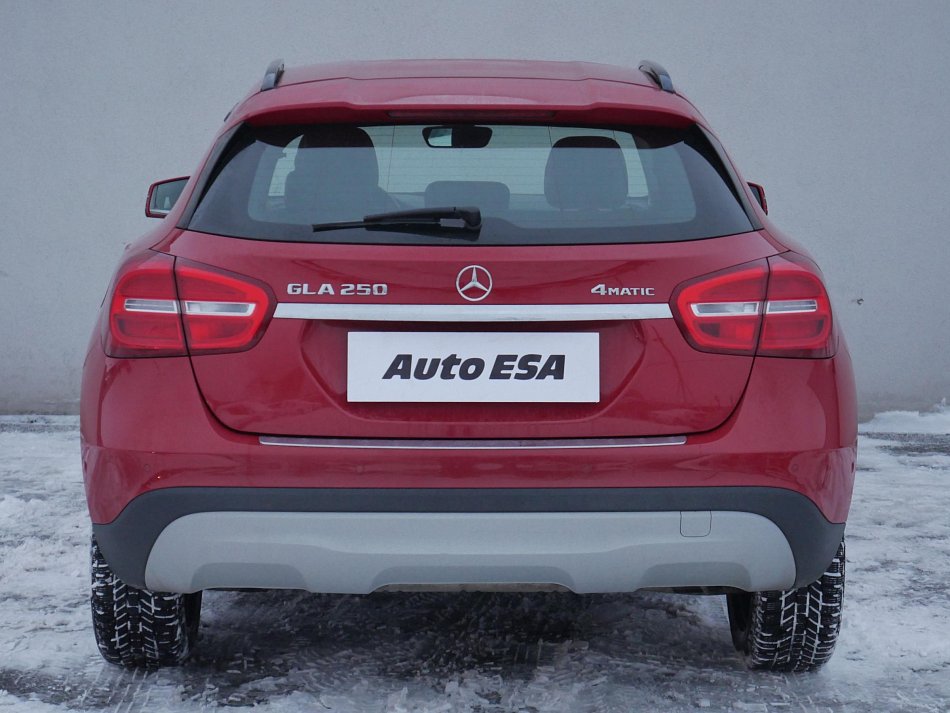 Mercedes-Benz GLA 2.0i  GLA 250  4Matic