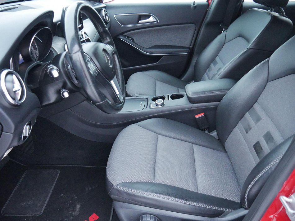 Mercedes-Benz GLA 2.0i  GLA 250  4Matic