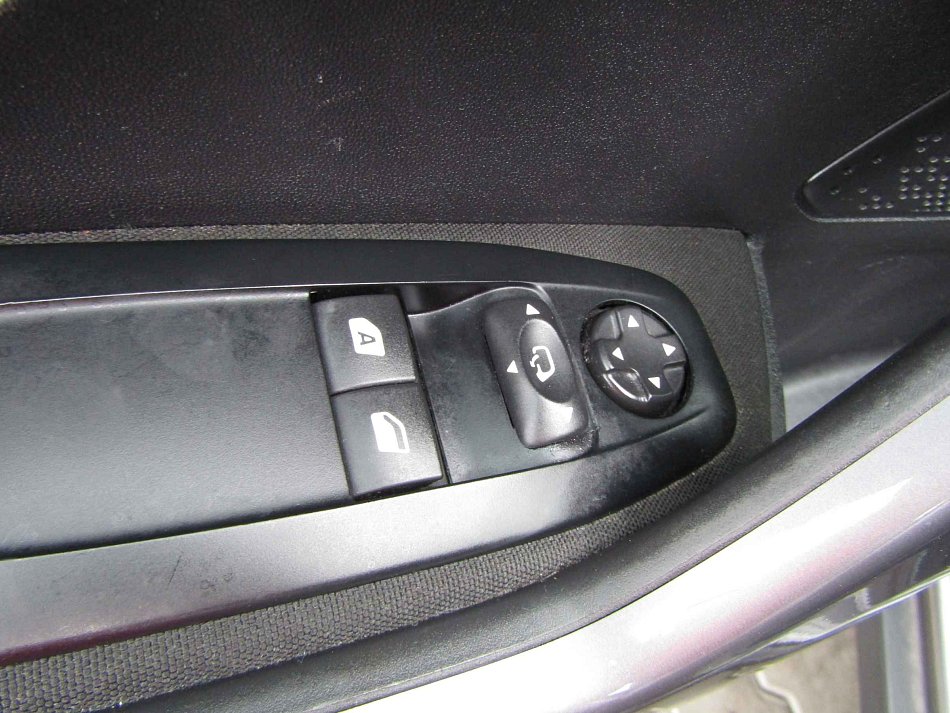 Peugeot 2008 1.2 VTi 