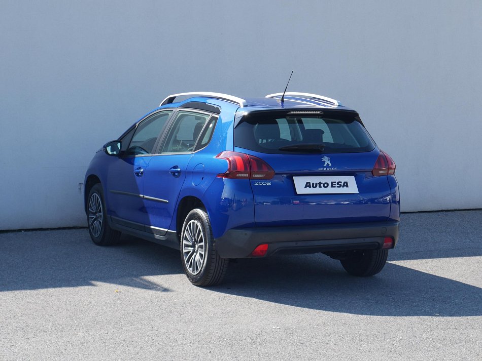 Peugeot 2008 1.2i 