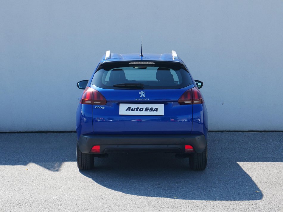 Peugeot 2008 1.2i 