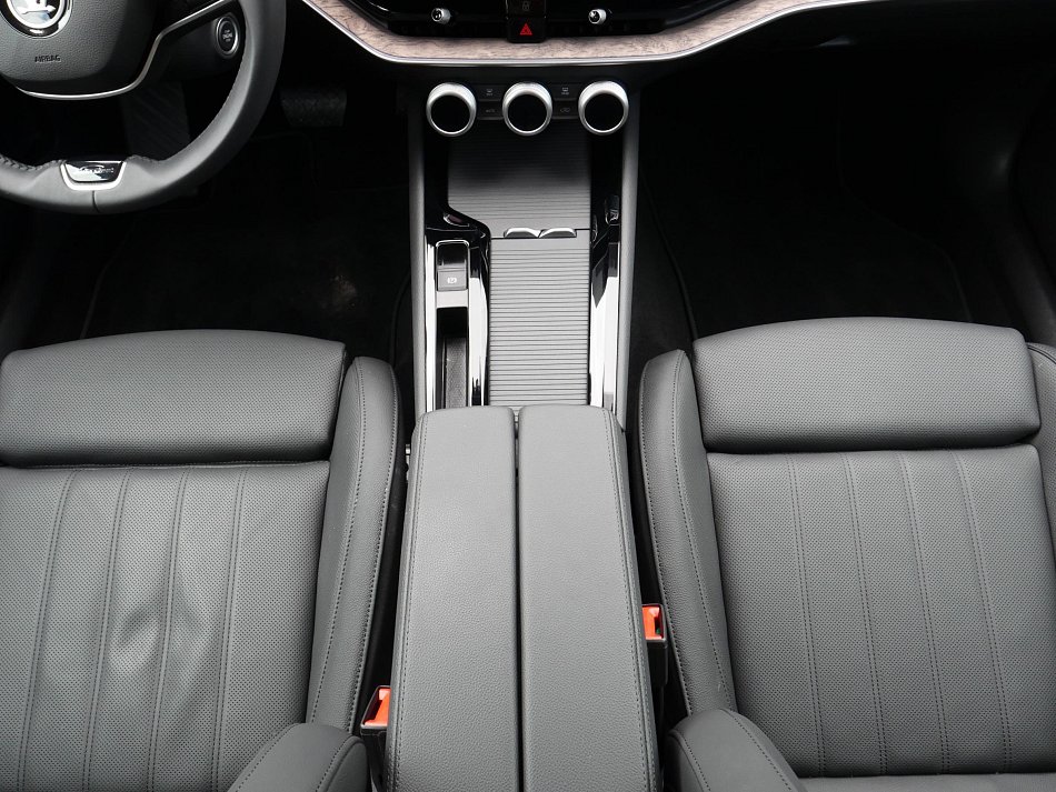 Škoda Superb IV 2.0 TDi L&K 4x4