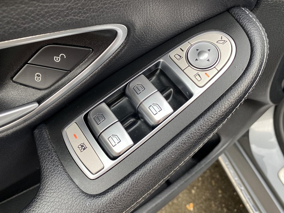 Mercedes-Benz Třída C 2.0CDi  C220