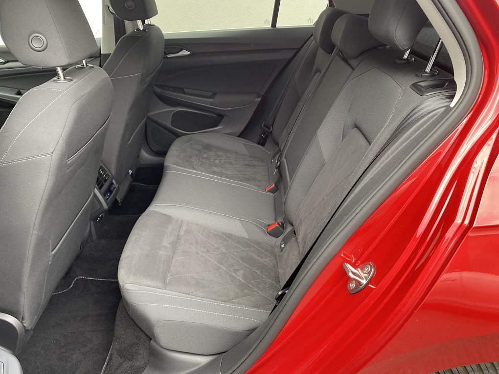 Volkswagen Golf 1.5 e-TSi Style