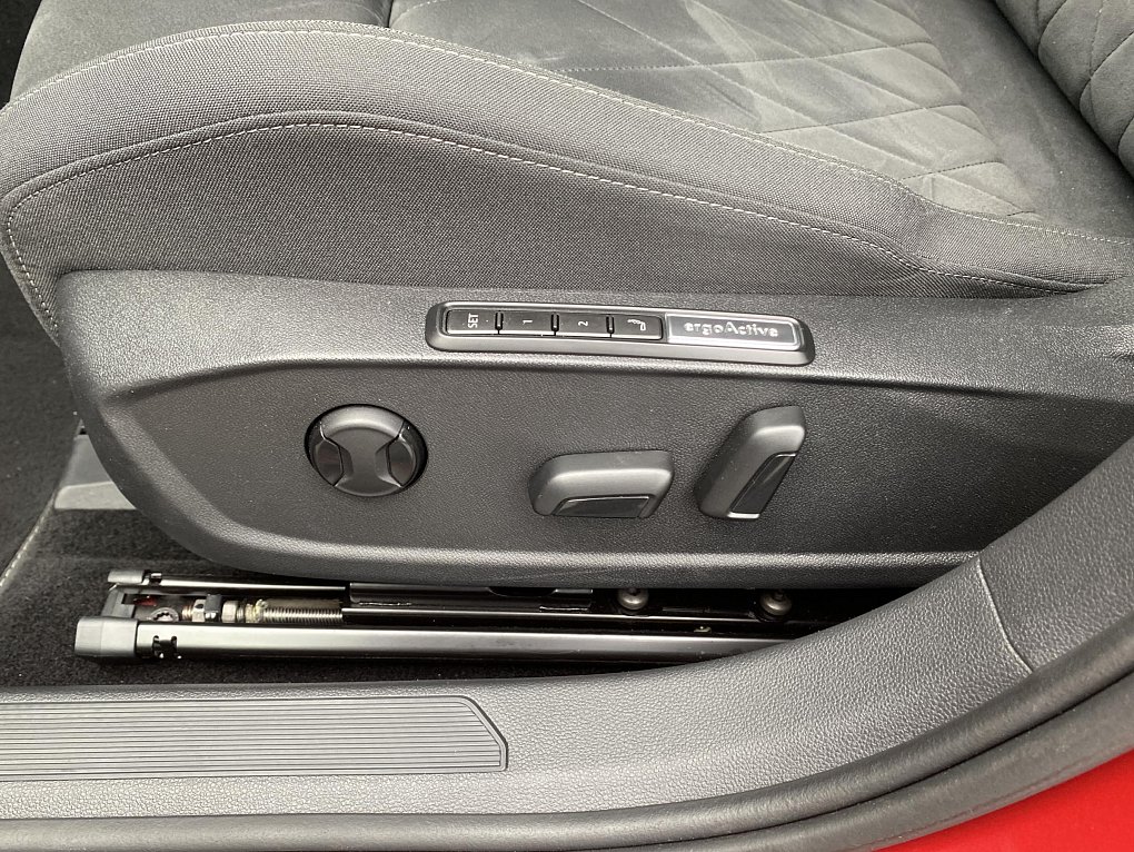 Volkswagen Golf 1.5 e-TSi Style