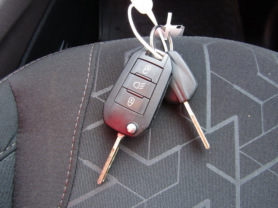 Peugeot 2008 1.2 PT GT Line