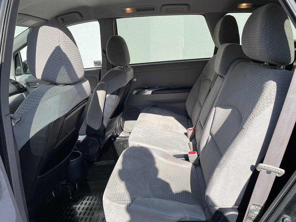 Mitsubishi Grandis 2.4i 