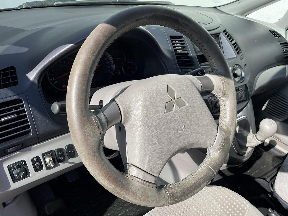 Mitsubishi Grandis 2.4i 