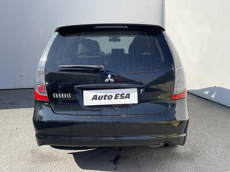 Mitsubishi Grandis 2.4i 