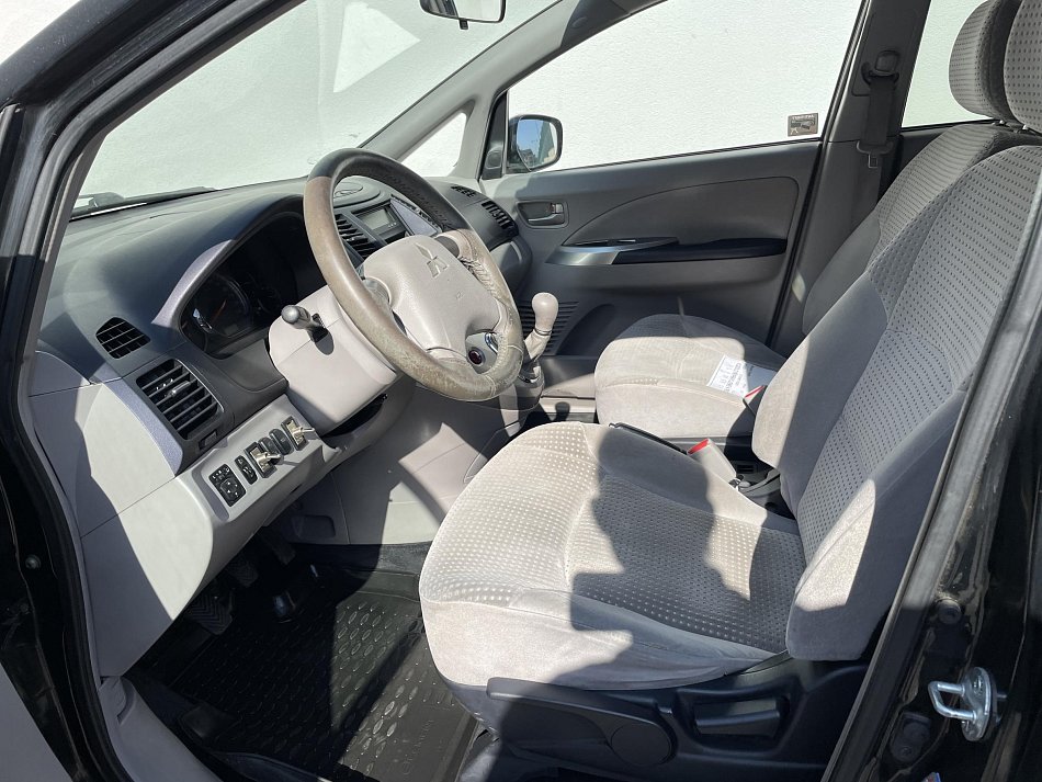 Mitsubishi Grandis 2.4i 