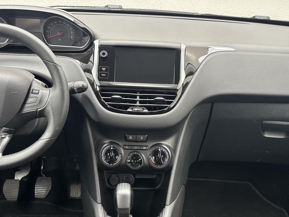 Peugeot 208 1.0i 