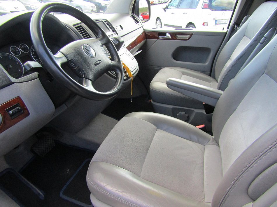 Volkswagen Multivan 2.5TDi Highline