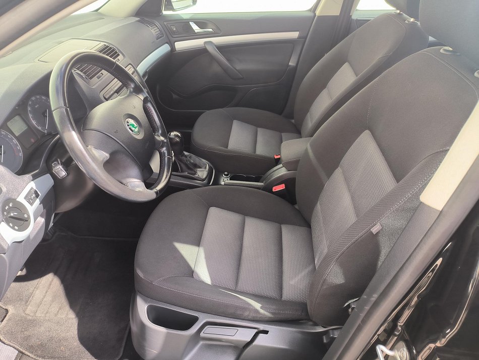 Škoda Octavia II 1.6 MPi Ambiente