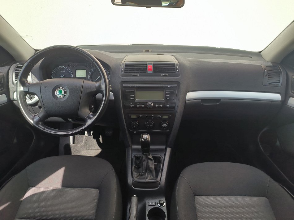 Škoda Octavia II 1.6 MPi Ambiente