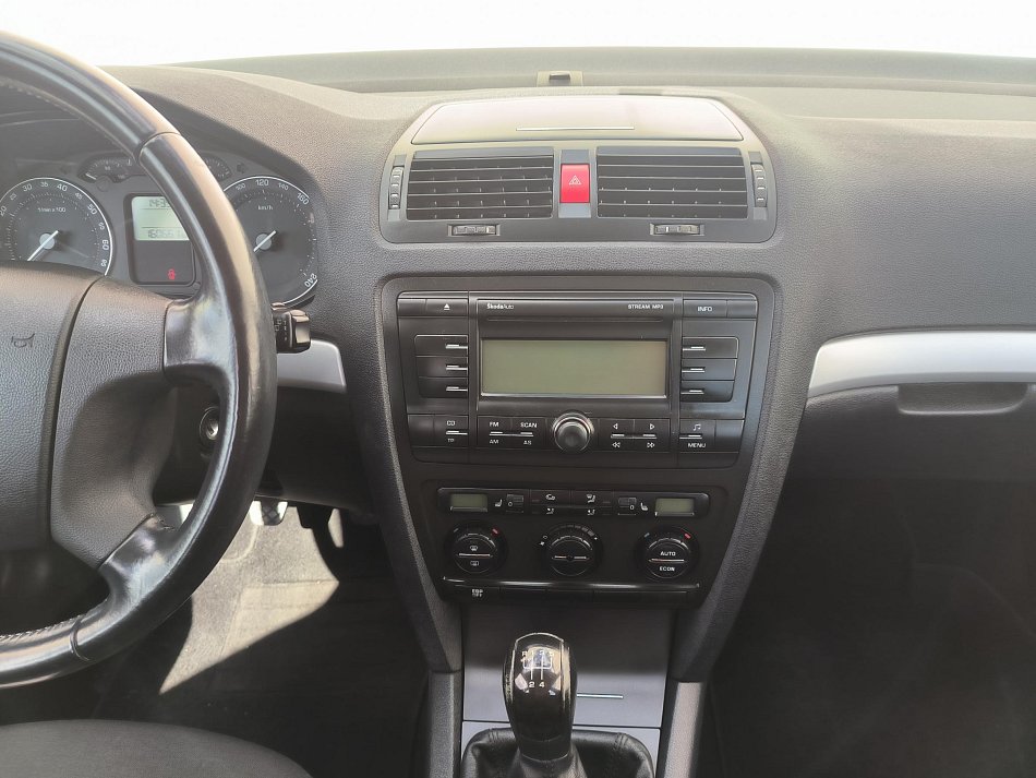 Škoda Octavia II 1.6 MPi Ambiente