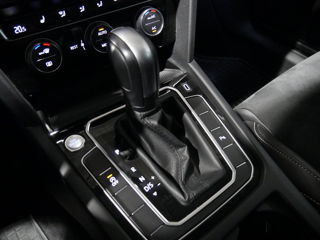 Volkswagen Passat 2.0 TSi Elegance