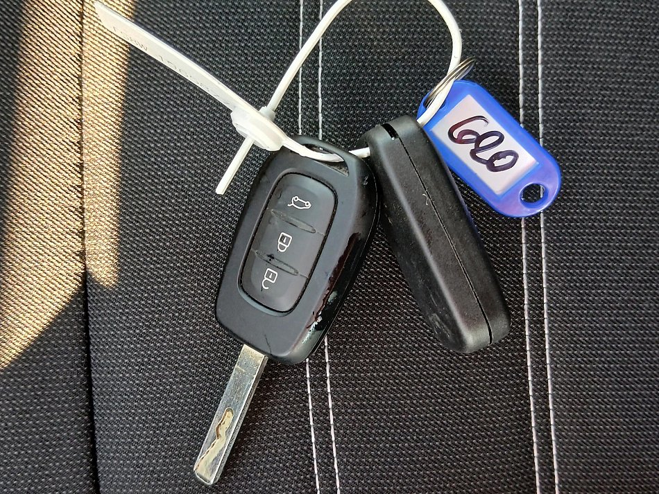 Dacia Sandero 1.0i 