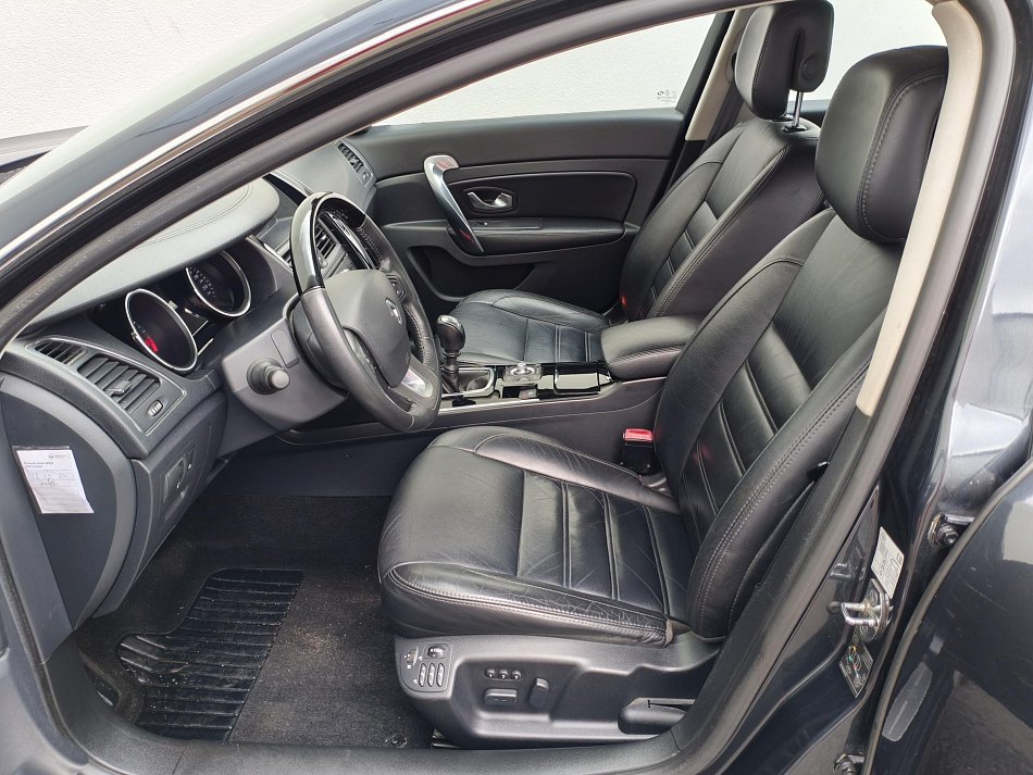 Renault Latitude 2.0 dCi 