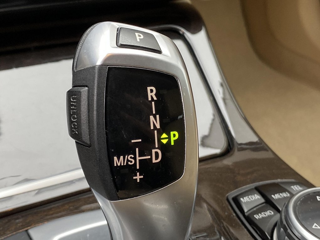 BMW Řada 5 2.0i LuxuryLine 528i xDrive