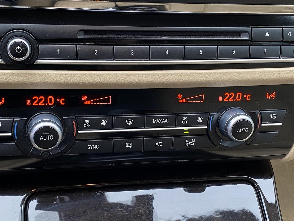 BMW Řada 5 2.0i LuxuryLine 528i xDrive