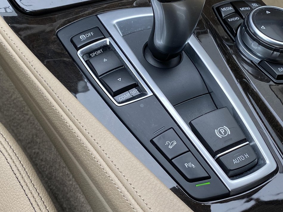 BMW Řada 5 2.0i LuxuryLine 528i xDrive