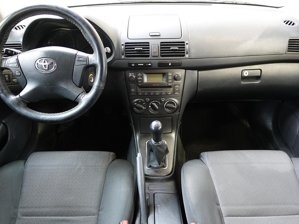 Toyota Avensis 1.8i 