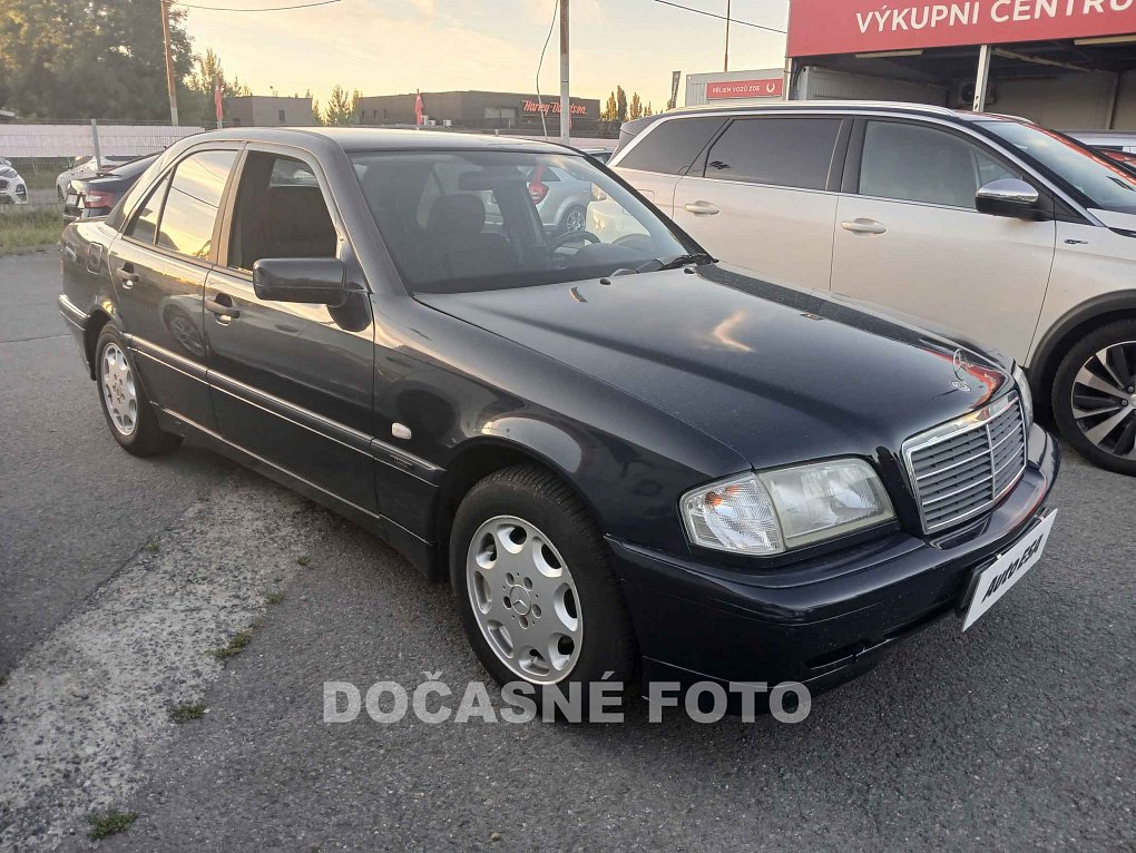 Mercedes-Benz Třída C 2.0i 