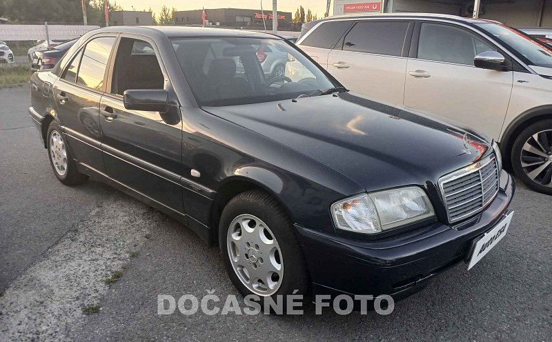 Mercedes-Benz Třída C 2.0i 