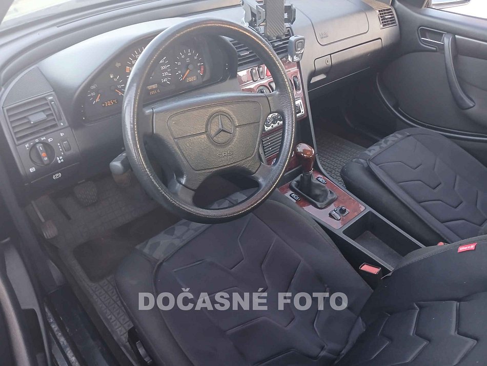 Mercedes-Benz Třída C 2.0i 