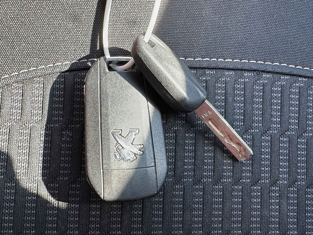 Peugeot 208 1.2i 
