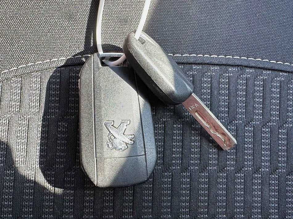 Peugeot 208 1.2i 